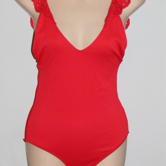 Beach Riot Eyelet Ruffle 1 Pc Swimsuit HW8085 - Picture 5 of 9